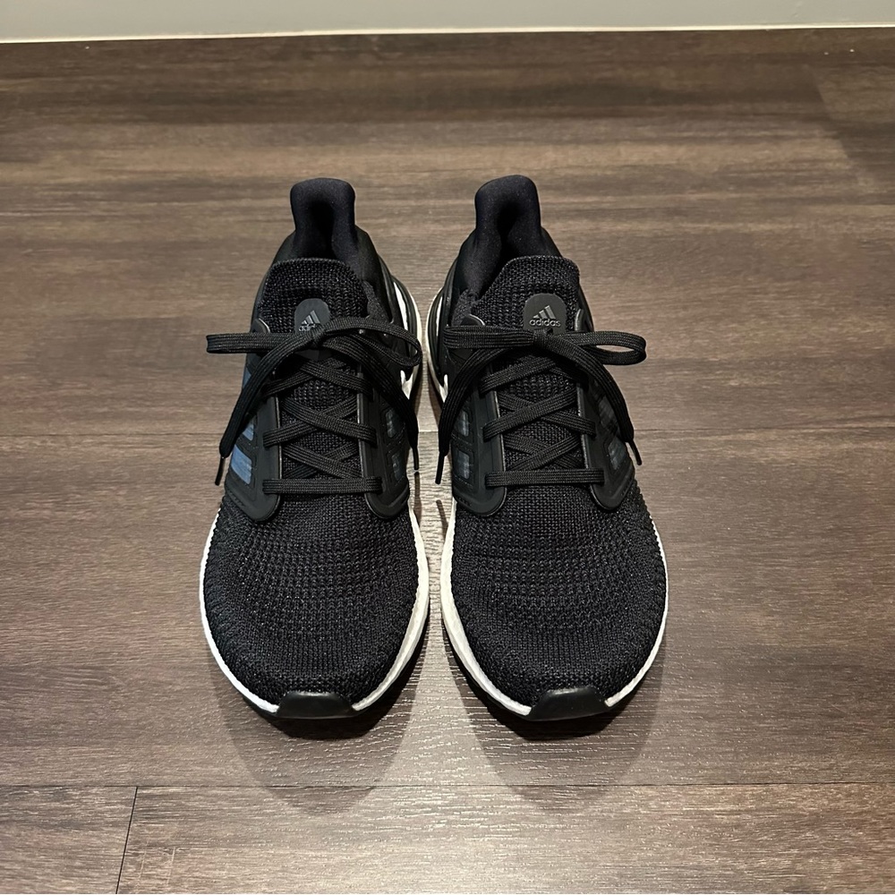 Like NEW 6.5 Adidas ultra boost